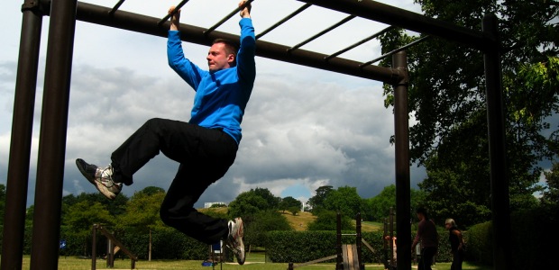 Outdoor Work Out - monkey bars traverse